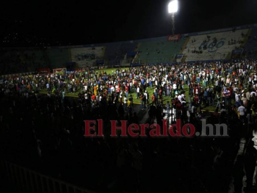 FOTOS: Lo que no se vio de los enfrentamientos en el Estadio Nacional