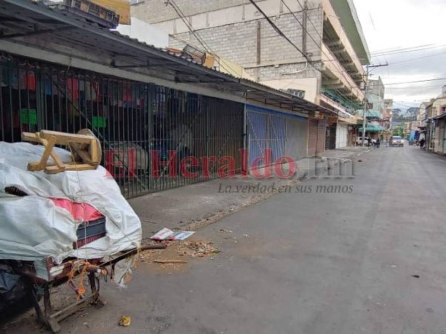 Con retenes policiales restringen paso en mercados de la capital