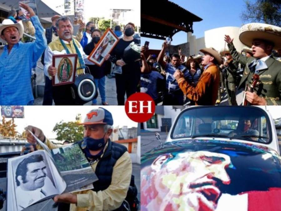 Con mariachis y retratos, fanáticos rinden homenaje a Vicente Fernández
