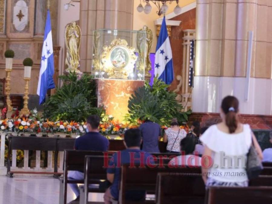 FOTOS: Feligreses visitan la Basílica previo al Día de la Virgen de Suyapa