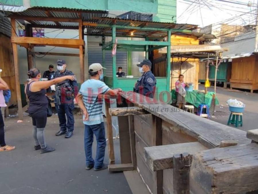 Con retenes policiales restringen paso en mercados de la capital