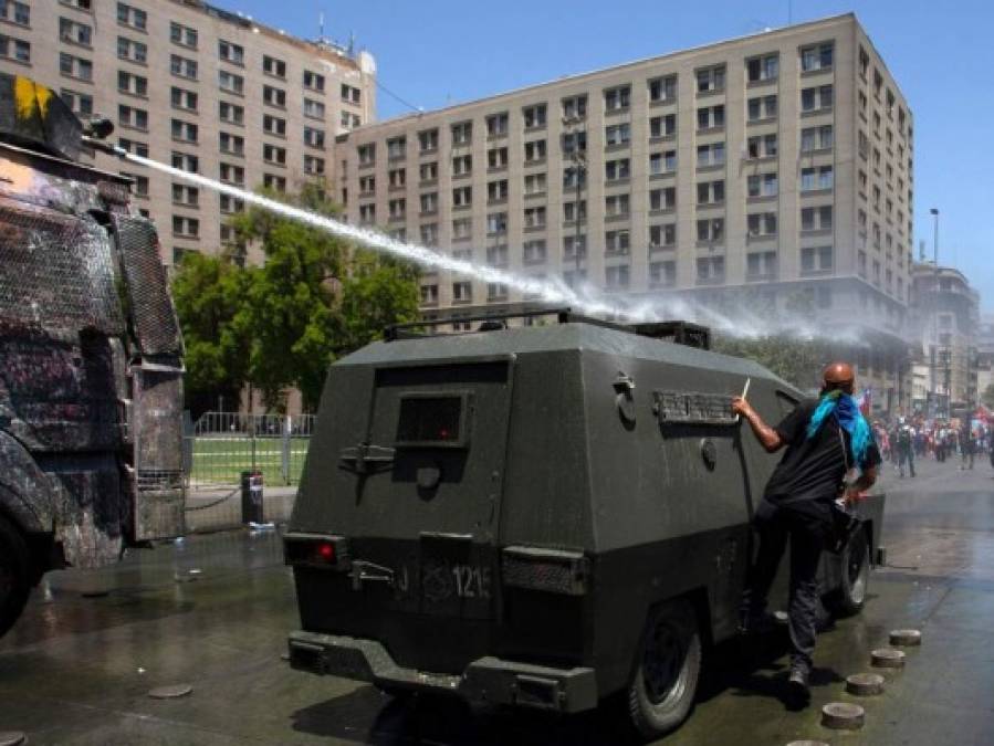 FOTOS: Chile respira violencia y salida a crisis se aleja cada vez más