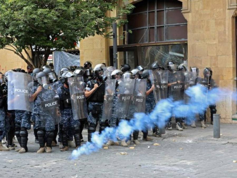 En Imágenes: Ira por corrupción y negligencia en explosión desata protestas en Beirut