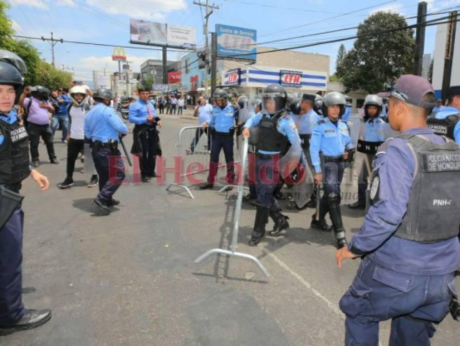 FOTOS: Los destrozos en Radio Globo para capturar al periodista David Romero Ellner