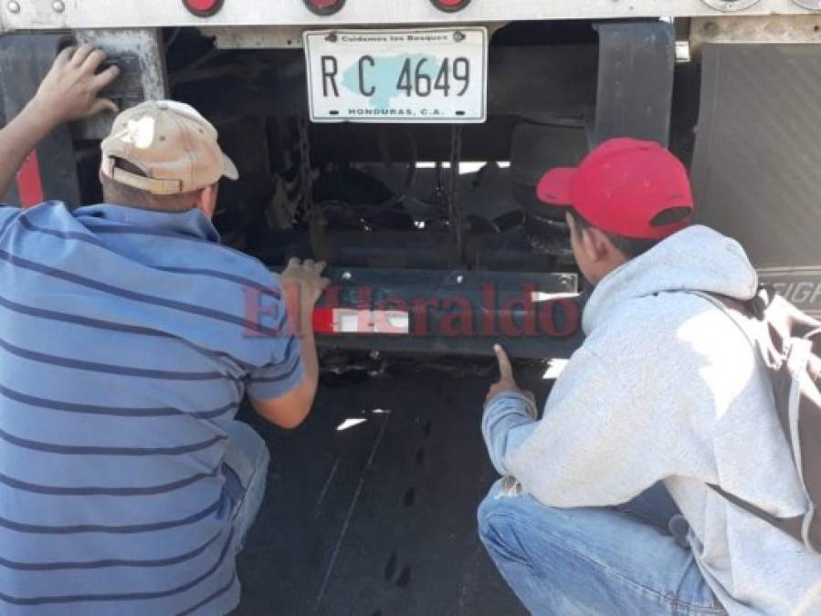 Así quedó atrapada motocicleta bajo las ruedas de una rastra en El Durazno