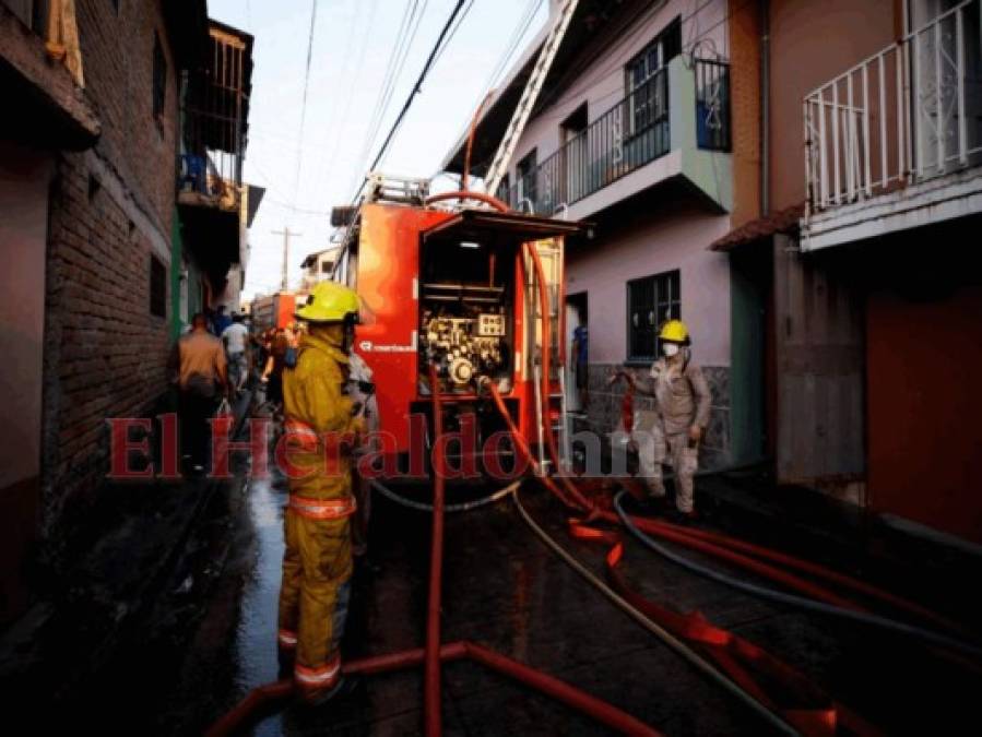 Drama, dolor y pérdidas materiales dejó incendio en la colonia Divanna (Fotos)