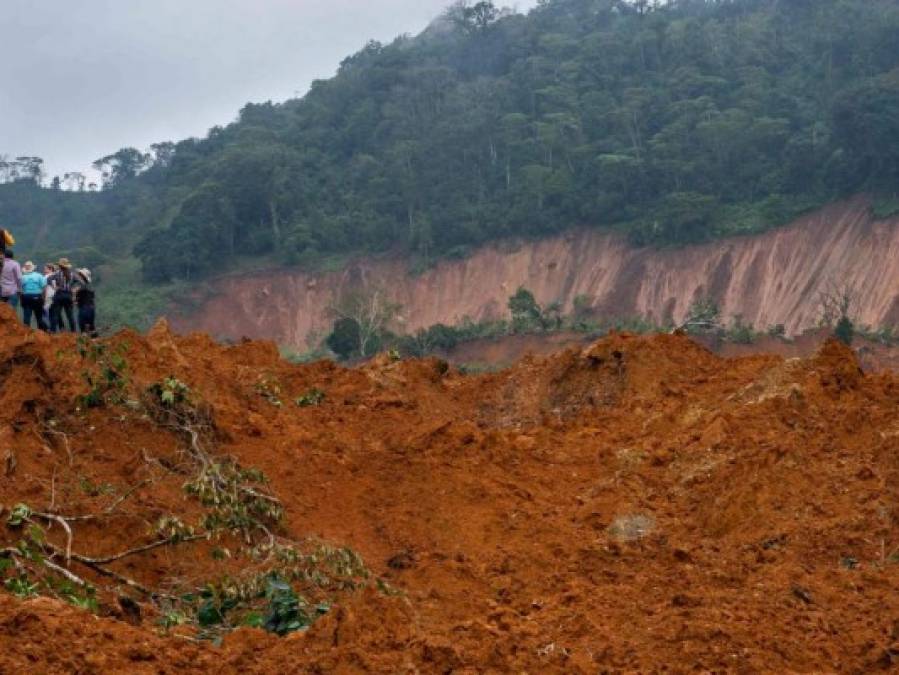 FOTOS: Destrucción y desesperación en Santa Bárbara tras paso de Eta y Iota   