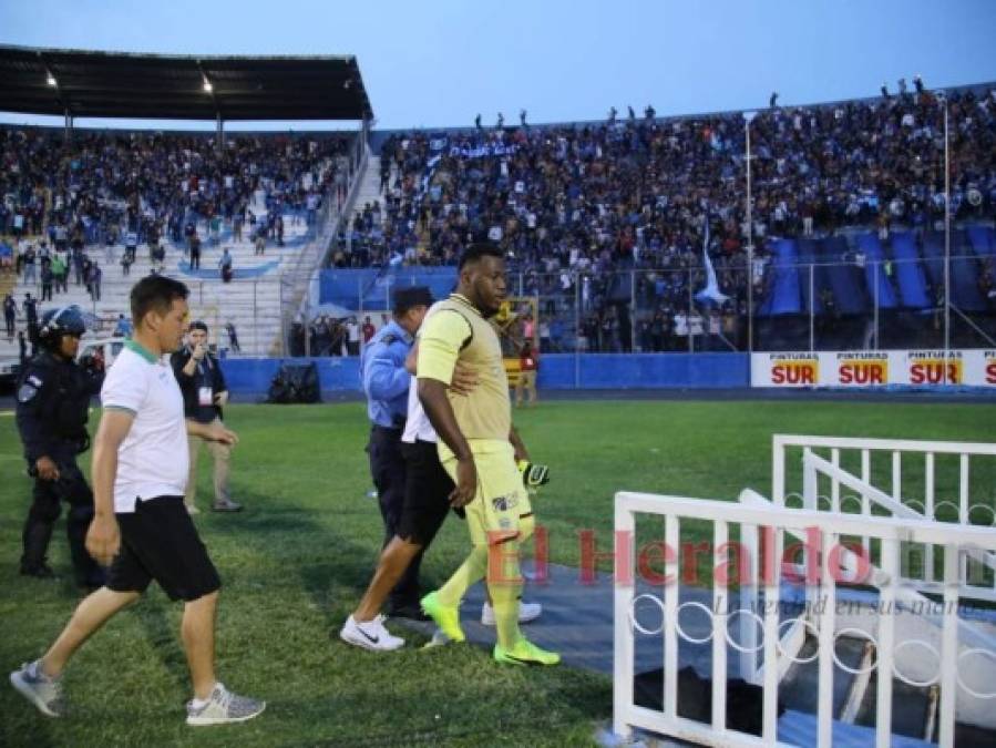 Lo que se alcanzó a ver: Un Bodden furioso agrede a Galvaliz y casi se va a los golpes con los aficionados