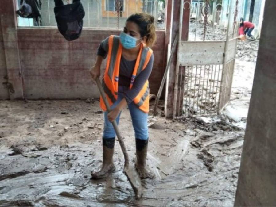 Escenas desesperantes: Continúan labores para rescatar zonas devastadas por tormentas Eta y Iota
