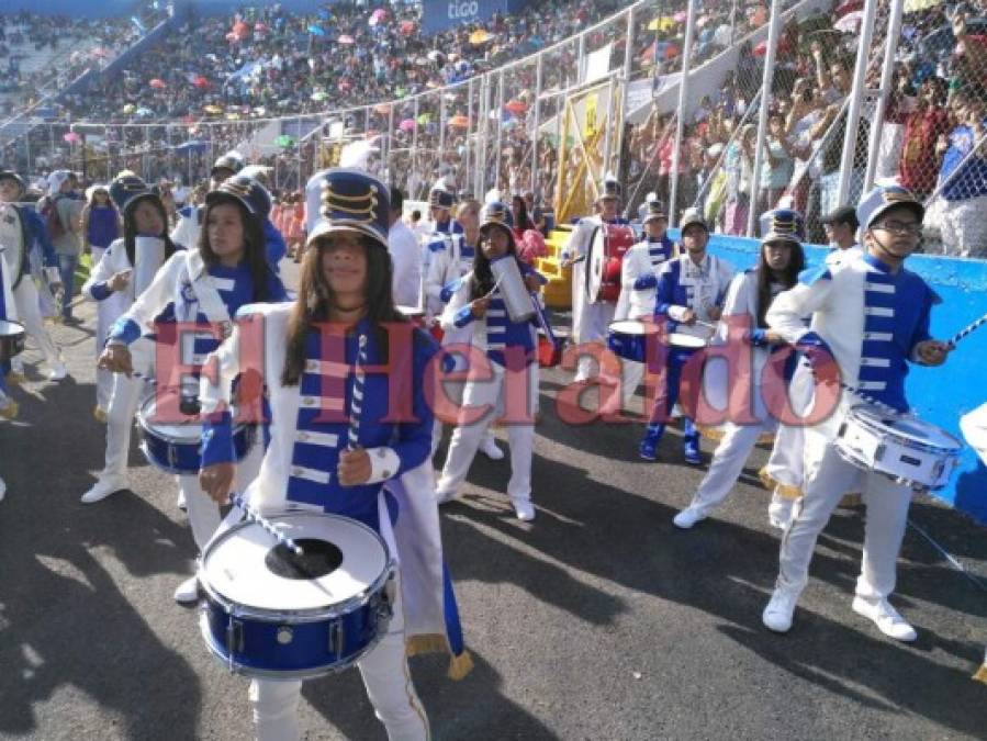 Honduras vive la fiesta del 196 aniversario de independencia con coloridos desfiles