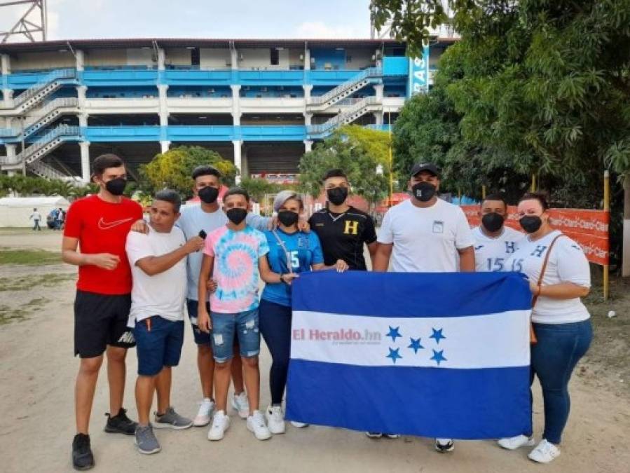 El ambiente en el estadio Olímpico previo al Honduras-Jamaica