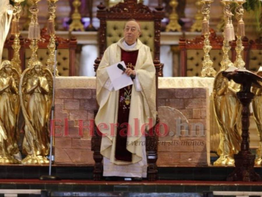 Con mucha fe y devoción capitalinos acuden a misa de Domingo de Resurrección