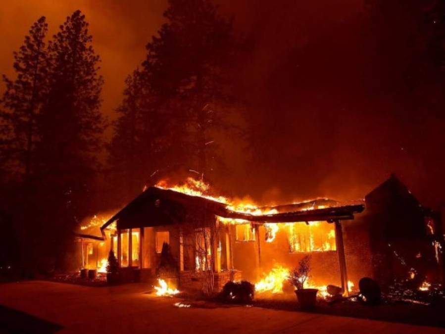 Imágenes del voraz incendio en California que obligó a Kim Kardashian a evacuar su casa