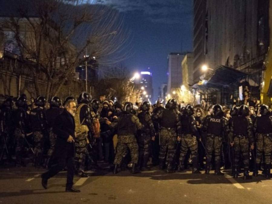 'Tu mentira fue intencional', violentas protestas en Irán tras derribo de avión ucraniano