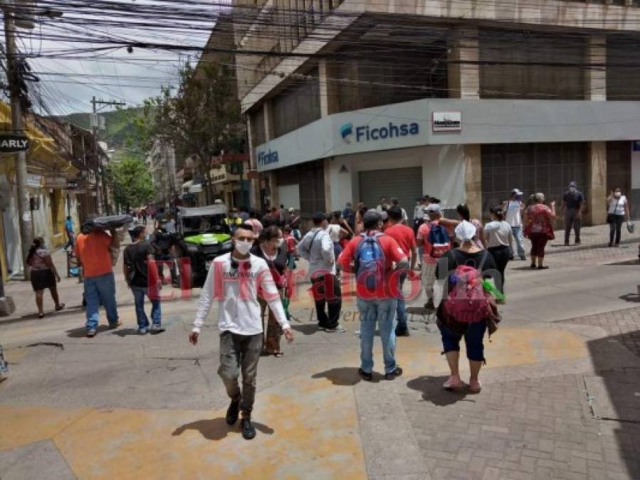 FOTOS: Vendedores ambulantes protestan en el centro de la capital