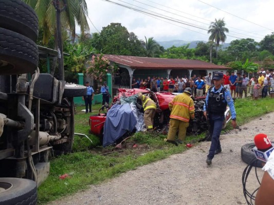 Las fuertes imágenes del accidente que dejó cuatro muertos en El Progreso