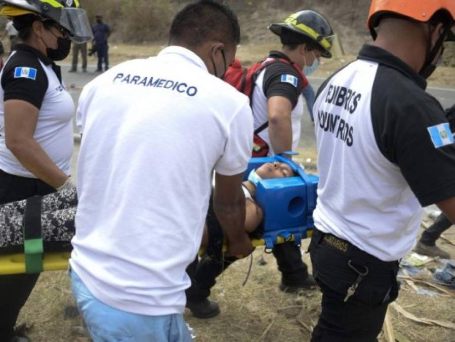 ¡Imágenes que duelen! El violento desalojo a la caravana migrante en Chiquimula