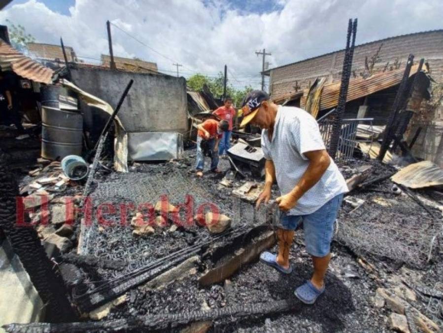 Lágrimas y dolor: incendio arrasa con dos casas en la Nueva Capital (FOTOS)