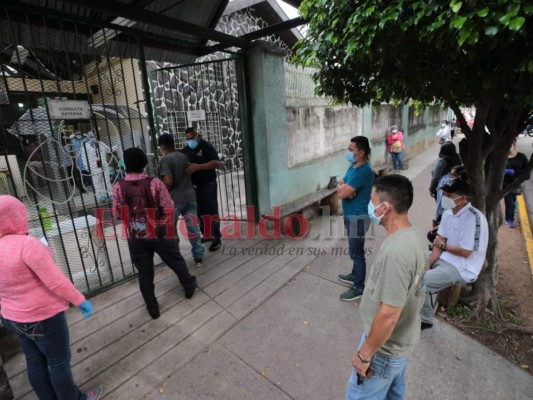 FOTOS: Abarrotados los centros de triaje en la capital de Honduras