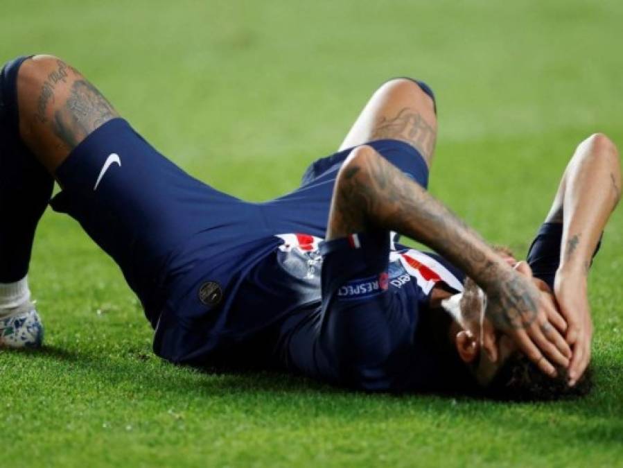 El llanto del brasileño Neymar tras la caída parisina (FOTOS)