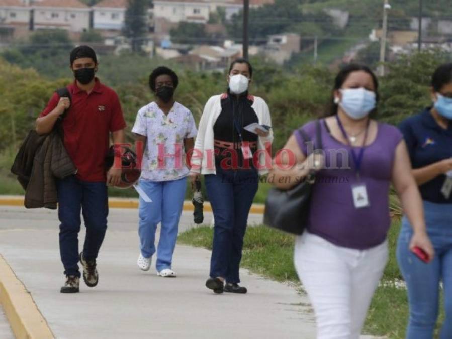 Así arrancó la cuarta jornada de vacunación para terminar de inmunizar al personal médico en la capital (FOTOS)  