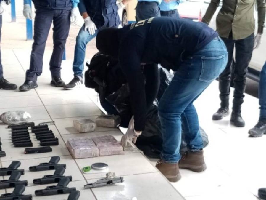 Droga, paquetes de dinero, AK-47 y AR-15: decomisos en Colón (FOTOS)