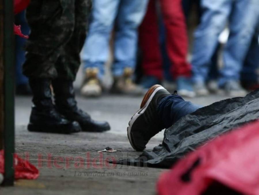 FOTOS: Así quedó la escena del crimen contra dos prestamistas colombianos frente al Instituto Hibueras