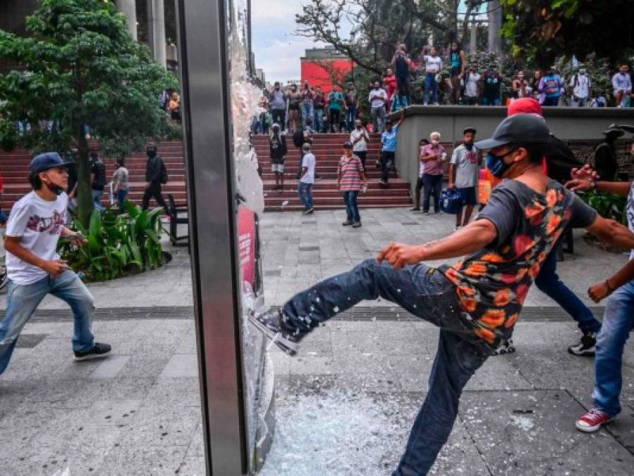 Más protestas por abusos policiales en Colombia; gobierno pide perdón (FOTOS)  