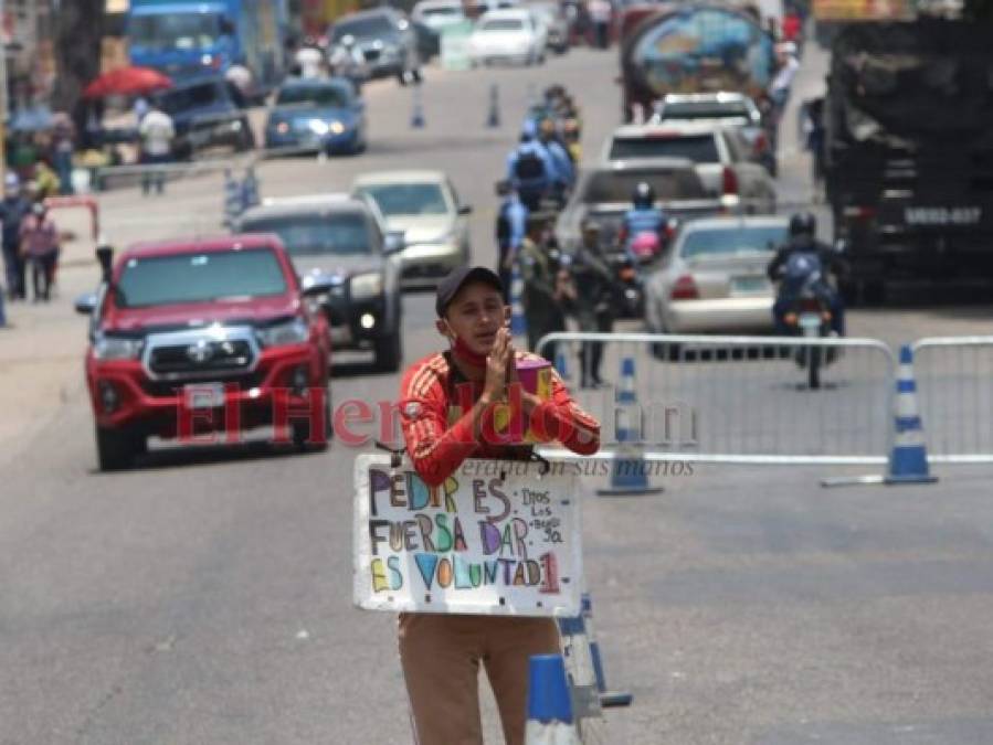 FOTOS: Sin dinero ni comida, hondureño pide apoyo para subsistir con sus hijos