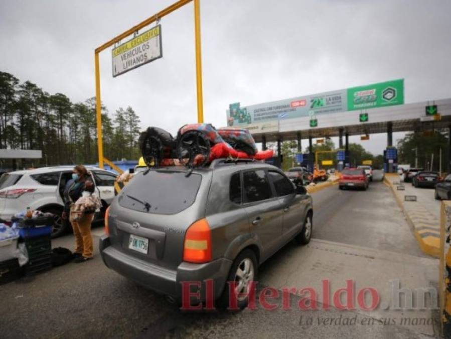 Vacacionistas de vuelta a la realidad tras una semana de diversión