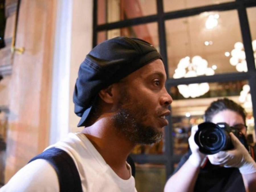 Sonriente y satisfecho: la reacción de Ronaldinho al quedar libre (FOTOS)