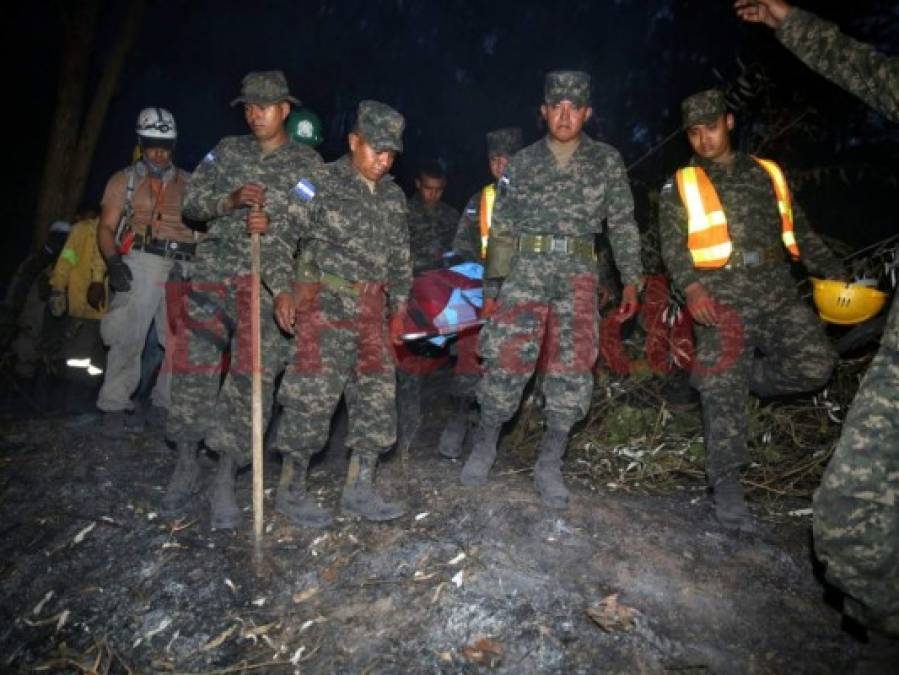 Las desgarradoras imágenes del incendio en La Montañita en el que murieron dos bomberos