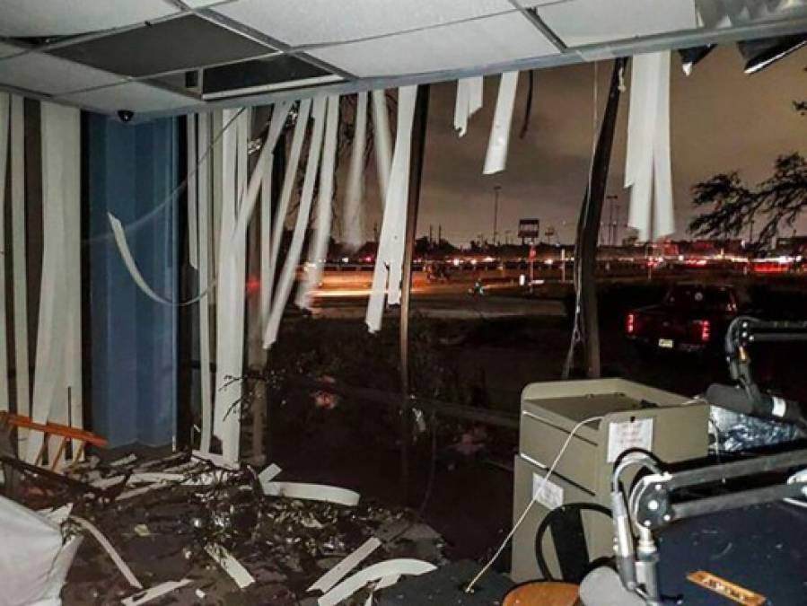 FOTOS: Pánico y destrucción genera potente tornado en Dallas, Texas