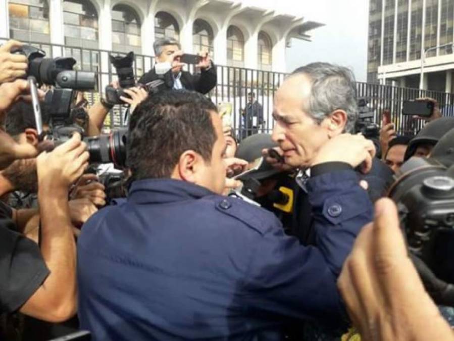 Así fue la detención y traslado del expresidente Álvaro Colom a los tribunales en Guatemala