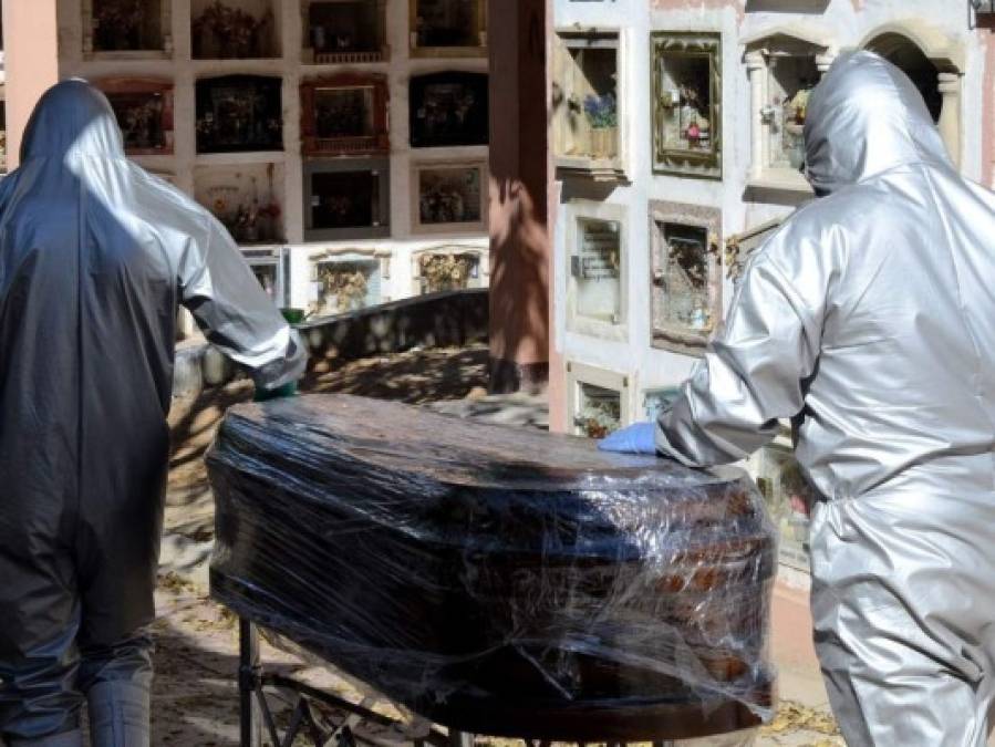 Cadáveres se acumulan en casas por falta de espacio en cementerios de ciudad boliviana