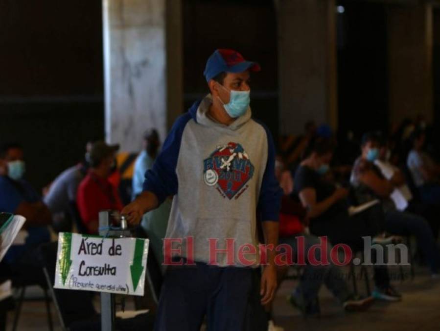 El colapso vuelve a agobiar centros de triaje en la capital (FOTOS)
