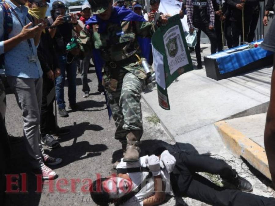 FOTOS: Impactantes imágenes captadas durante manifestación de la Plataforma de Salud y Educación en la capital de Honduras