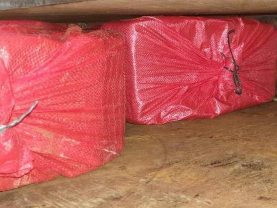 Así fue el decomiso de varios kilos de supuesta cocaína ocultos en caletas (FOTOS)