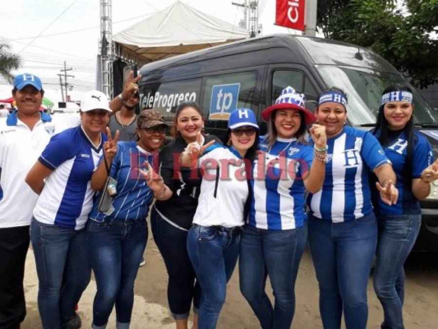 FOTOS: Banderas, gorras y camisas... ¡Todo el ambiente para el Honduras vs Australia en San Pedro Sula!