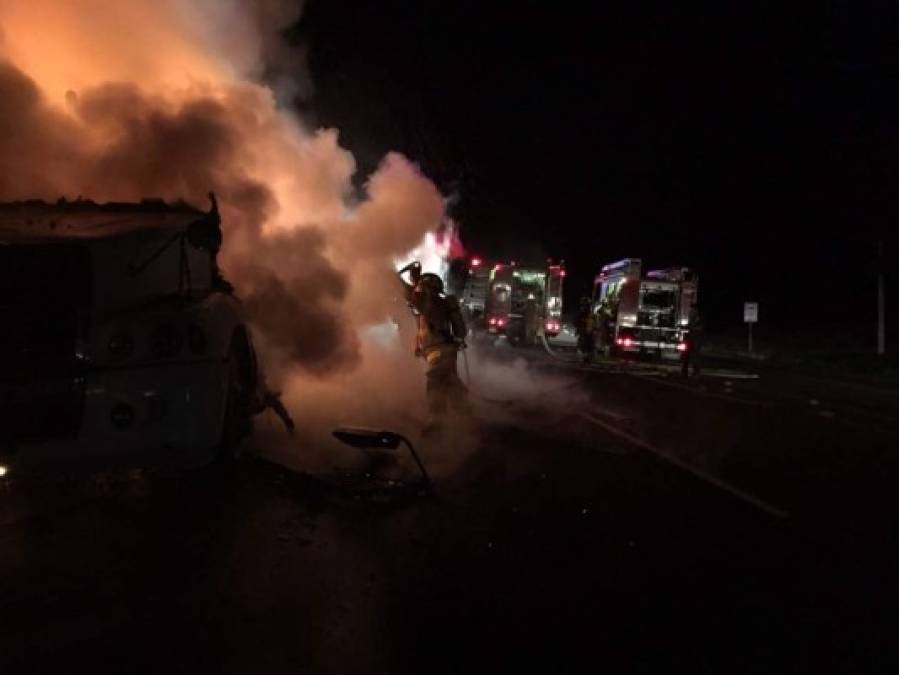 Impactantes imágenes del incendio de vehículos en cuesta de La Virgen