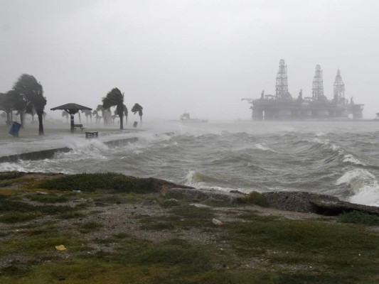 FOTOS: Huracán Hanna golpea fuerte a Texas, que ya lidia con pandemia