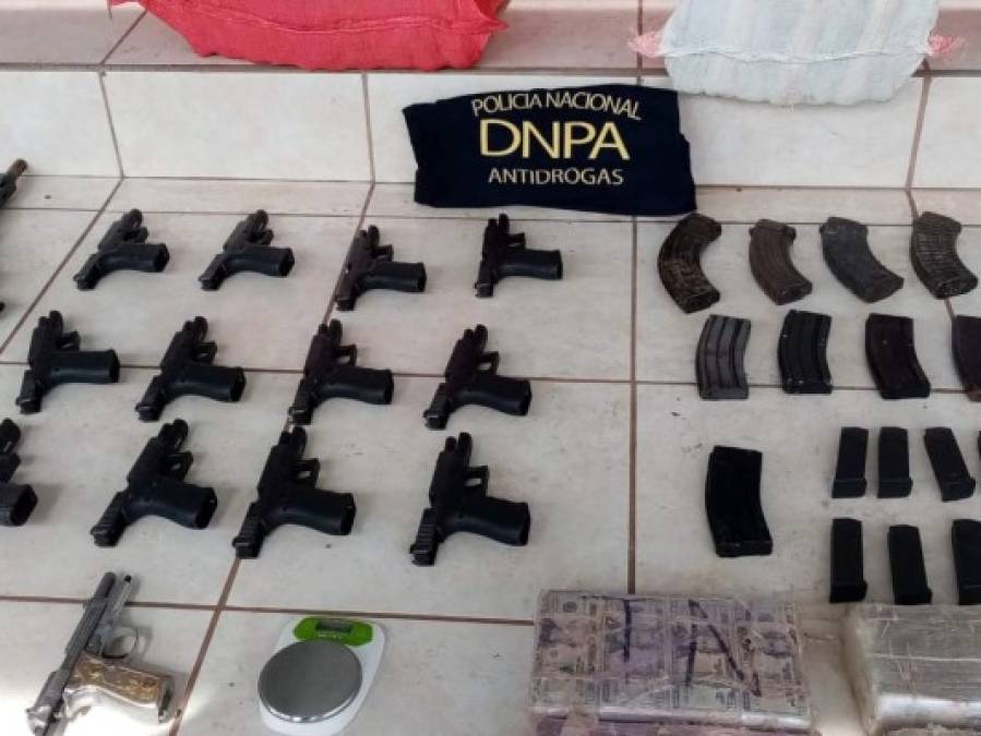 Droga, paquetes de dinero, AK-47 y AR-15: decomisos en Colón (FOTOS)