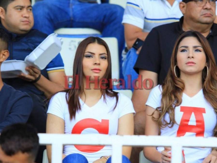 FOTOS: Las bellezas capitalinas que llegaron al estadio Nacional a disfrutar del Olimpia vs Motagua