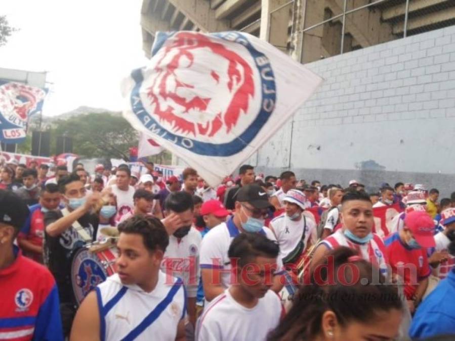 FOTOS: El carnaval de la Ultra Fiel a las afueras del Estadio Nacional