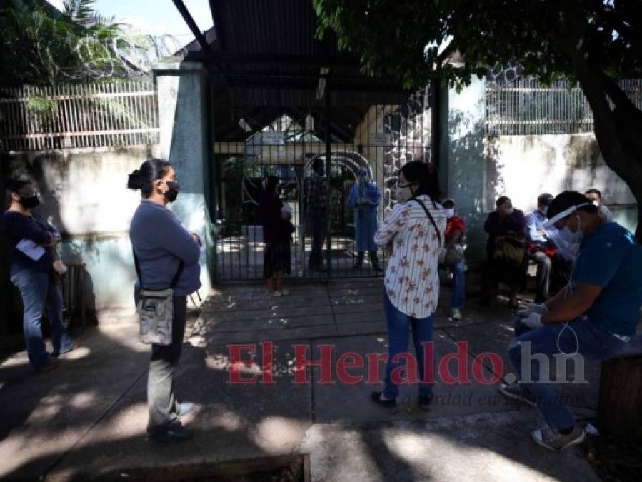 Casa por casa, brigada médica busca casos de covid-19 en colonia 1 de Diciembre