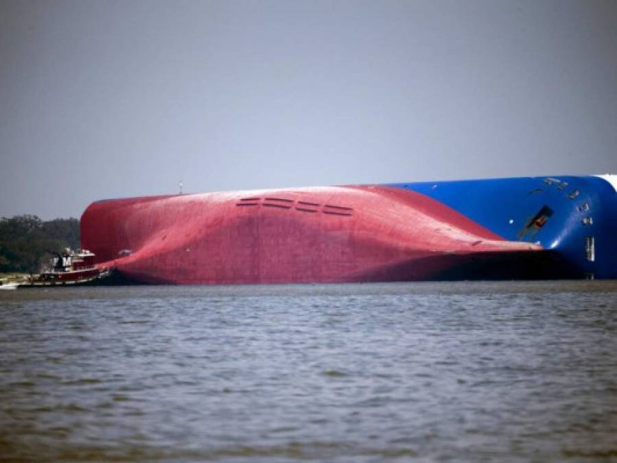 FOTOS: Las impactantes imágenes del naufragio de un buque en EE UU