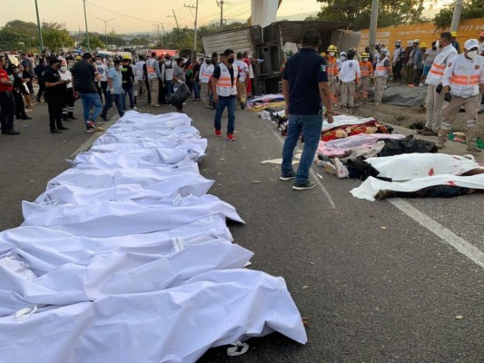 Las imágenes de la tragedia que dejó 49 migrantes muertos en México (Fotos)