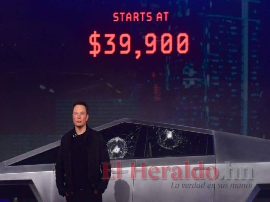 FOTOS: El fiasco de Tesla durante la presentación del nuevo vehículo cybertruck