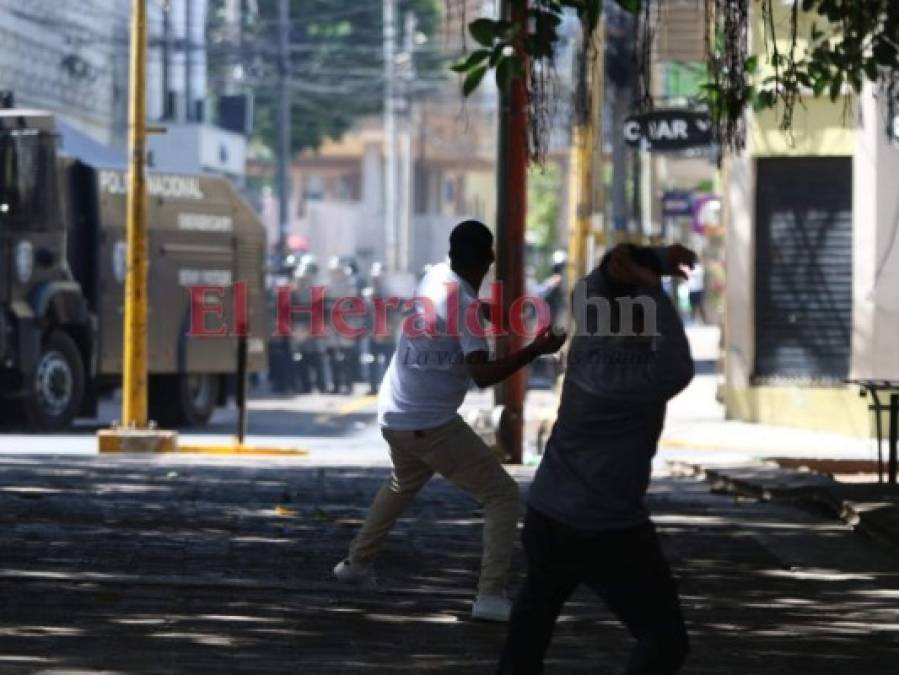 FOTOS: En disturbios termina marcha convocada por grupos sindicales