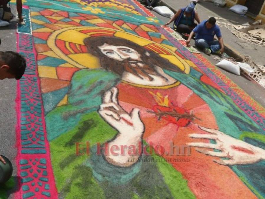 FOTOS: Alfombras religiosas, una tradición con color en Tegucigalpa